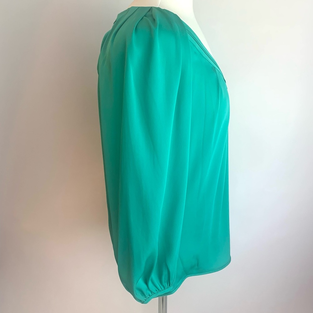 NWOT Diane Von Furstenberg Cahil Silk Blouse in Green - Picture 3 of 15